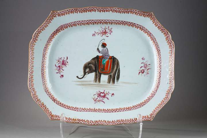 Large porcelain dish of the India Company decor a cornac on his elephant